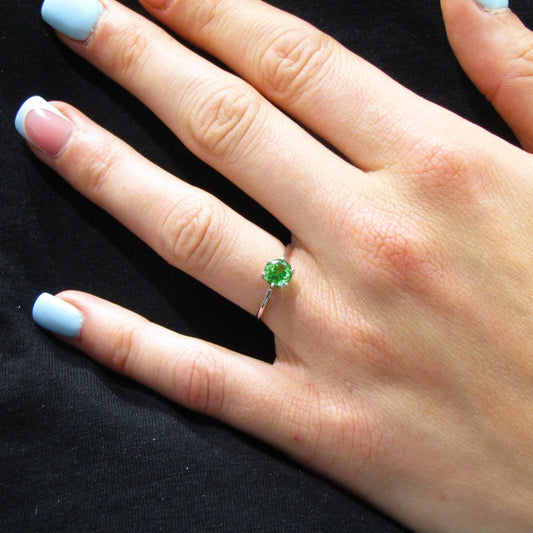 Bague Solitaire Argent 925 avec Pierre Verte Ronde – Élégance Pure et Intemporelle