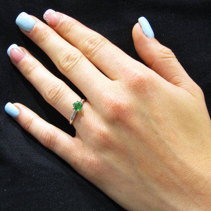 Bague en Argent 925 avec Pierre Verte et Pavé Zirconium – Élégance Moderne et Brillance Naturelle