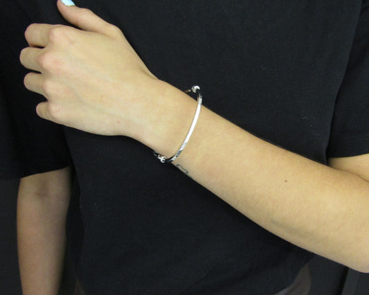 Bracelet rigide lisse en argent 925 rhodié – Élégance minimaliste et éclat intemporel