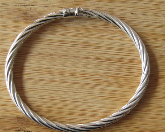 Bracelet torsadé intégral en argent 925 rhodié – Raffinement pur et éclat durable